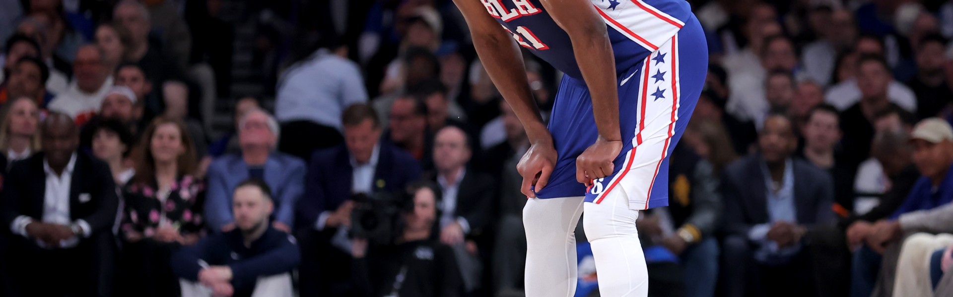nba直播-尼克斯球迷再次涌入费城 恩比德：我全身心专注比赛 没太留意这些